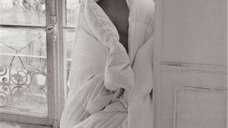 Gola Milla Jovovich (Tportal.hr)