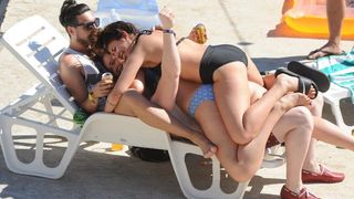 Tisno – Drugog dana Garden festivala posjetitelji uzivali u zabavi na plazi. Photo: Hrvoje Jelavic/PIXSELL