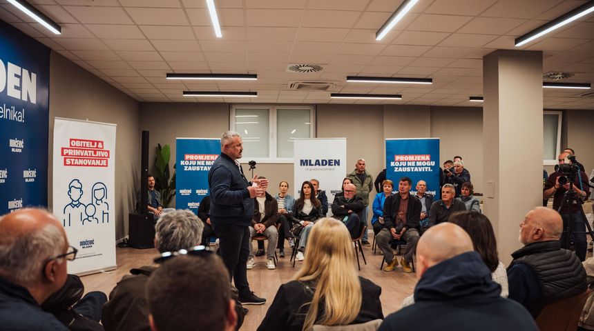 Nezavisni kandidat za gradonačelnika Zadra Mladen Ninčević na Dijalogu s građanima Nezavisni kandidat za gradonačelnika Zadra Mladen Ninčević na Dijalogu s građanima