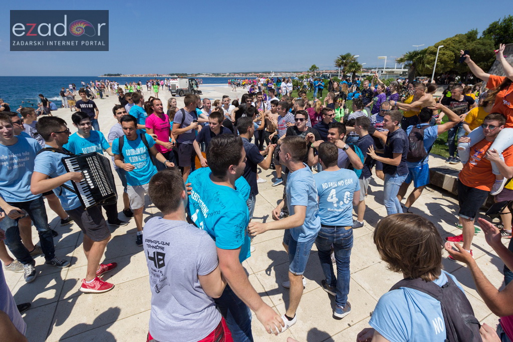 Ludijada zadarskih maturanata na Pozdravu suncu i Morskim orguljama