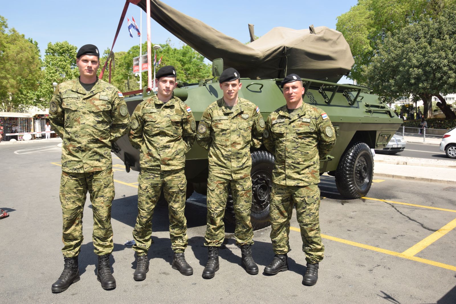 RTOP Vukovar i Kiowa Warrior na splitskoj rivi RTOP Vukovar i Kiowa Warrior na splitskoj rivi