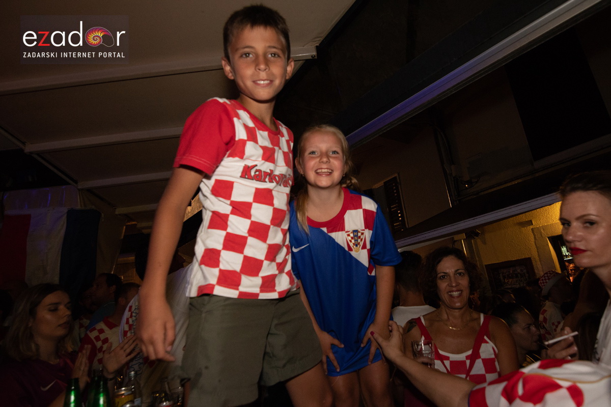 Čudesna noć: Velika fešta ulicama Zadra nakon plasmana Vatrenih u finale SP Čudesna noć: Velika fešta ulicama Zadra nakon plasmana Vatrenih u finale SP