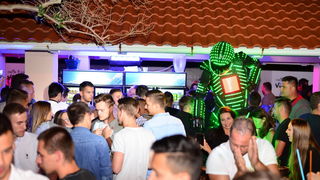 Nostromo & Vagabundo Vir: DJ Djuka i Led robot Nostromo & Vagabundo Vir: DJ Djuka i Led robot