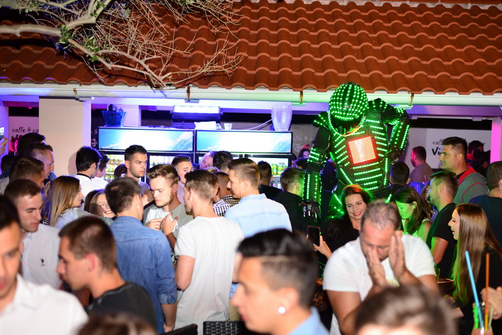 Nostromo & Vagabundo Vir: DJ Djuka i Led robot Nostromo & Vagabundo Vir: DJ Djuka i Led robot