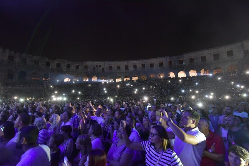 Koncert Olivera Dragojevića i Zlatana Stipišića u pulskoj Areni. Kao gosti nastupili su 2CELLOS. Photo: Duško Marušić/PIXSELL