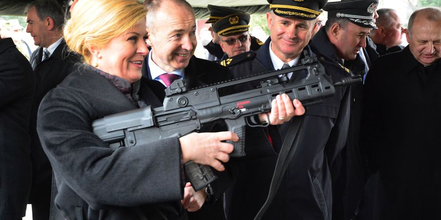 Kolinda Grabar-Kitarović u požeškoj vojarni Kolinda Grabar-Kitarović u požeškoj vojarni