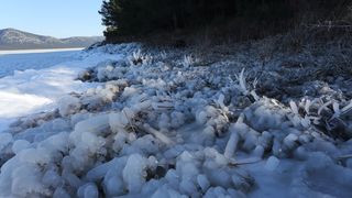 Šetnja po zaleđenom i bajkovitim Vranskim jezerom Šetnja po zaleđenom i bajkovitim Vranskim jezerom