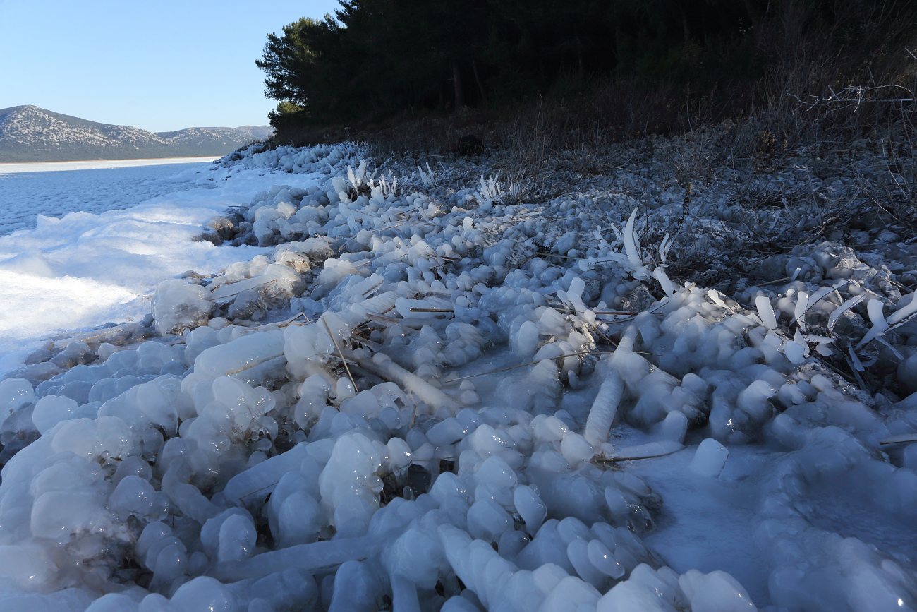 Šetnja po zaleđenom i bajkovitim Vranskim jezerom Šetnja po zaleđenom i bajkovitim Vranskim jezerom
