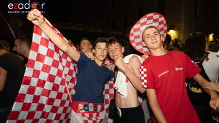 Čudesna noć: Velika fešta ulicama Zadra nakon plasmana Vatrenih u finale SP Čudesna noć: Velika fešta ulicama Zadra nakon plasmana Vatrenih u finale SP