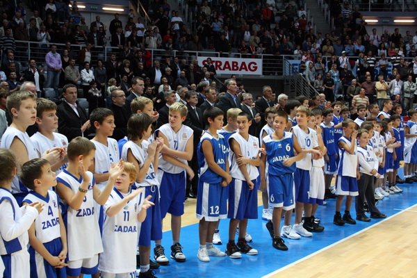 KK Zadar – Real Madrid, umirovljenje dresova 10 (Giuseppe Giergia) i 11 (Kresimir Cosic), Foto; Mladen Malik KK Zadar – Real Madrid, umirovljenje dresova 10 (Giuseppe Giergia) i 11 (Kresimir Cosic), Foto; Mladen Malik
