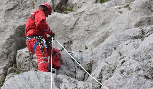 Premijer Zoran Milanović nazočio je danas pokaznoj vježbi spašavanja HGSS-a u kanjonu Velike Paklenice. Photo: Dino Stanin/PIXSELL