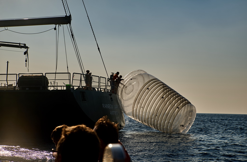 Greenpeace upozorava na problem bacanje plastike u more Greenpeace upozorava na problem bacanje plastike u more