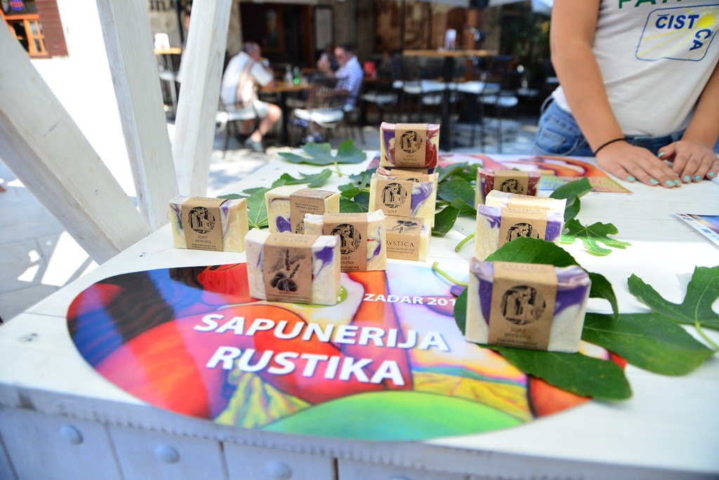 9. Festival smokava: Sajam na Trgu pet bunara