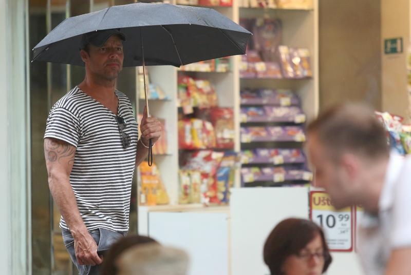 Zagreb: Ricky Martin prošetao gradom u društvu partnera Jwana i Viktora Drage Zagreb: Ricky Martin prošetao gradom u društvu partnera Jwana i Viktora Drage