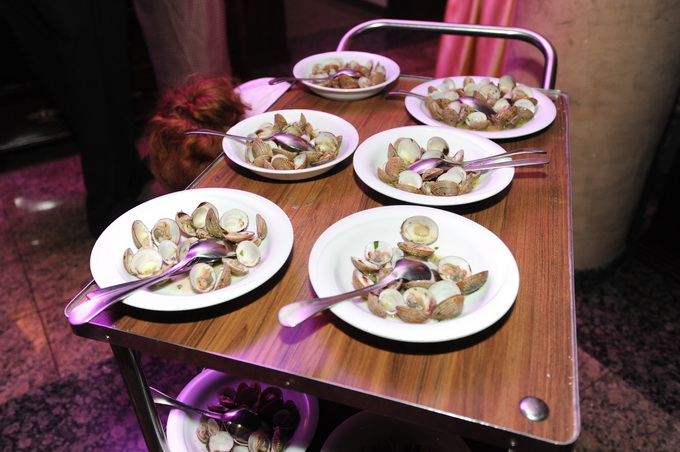 Zadar, 280213.
Poznati restoran Niko na zadarskoj Puntamici je veceras uz bogatu veceru i pjesmu brojnih izvodjaca sa svojim prijateljima i cestim gostima proslavio 50 godina od otvorenja. Na veceri su se pojavili brojni kumovi restorana kroz godine poput