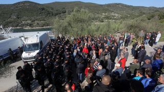 Radnicima škvera Nauta Lamjana interventna policija PU Zadarske onemogućila je pokušaj ulaska u škver u kojem se odvija stečajni postupak. Photo: Filip Brala/PIXSELL Radnicima škvera Nauta Lamjana interventna policija PU Zadarske onemogućila je pokušaj ulaska u škver u kojem se odvija stečajni postupak. Photo: Filip Brala/PIXSELL