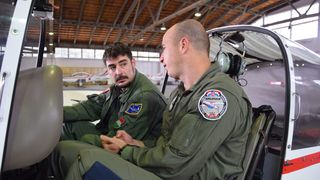 Mađarski piloti i tehničari posjetili eskadrilu aviona u Zemuniku