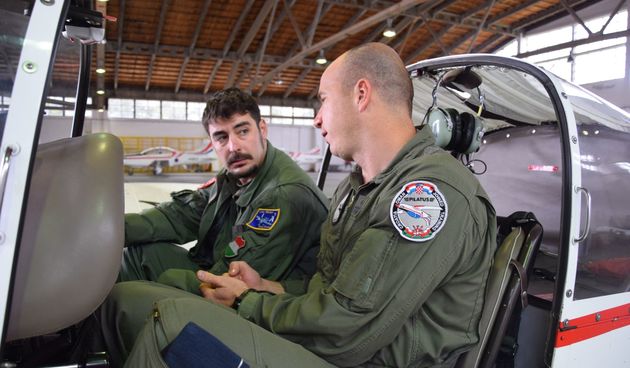 Mađarski piloti i tehničari posjetili eskadrilu aviona u Zemuniku