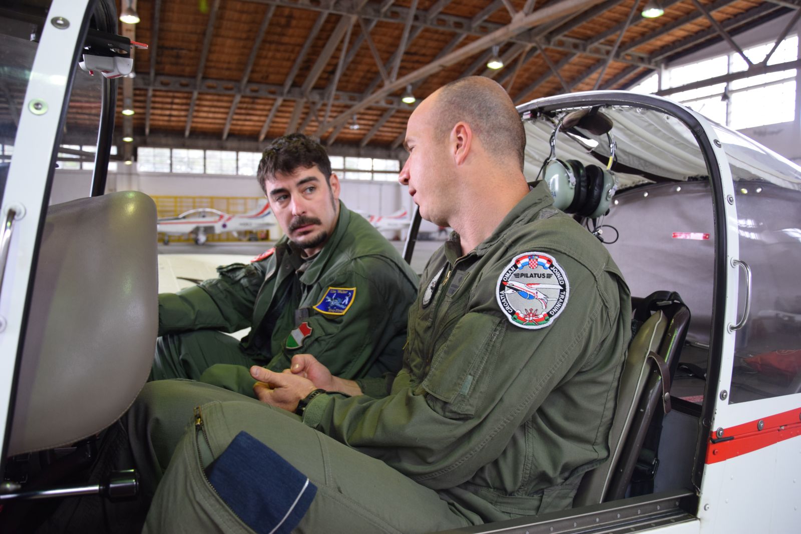 Mađarski piloti i tehničari posjetili eskadrilu aviona u Zemuniku