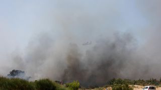 Vatrogasci i kanaderi lokalizirali požar u blizini gradskog deponija Vatrogasci i kanaderi lokalizirali požar u blizini gradskog deponija