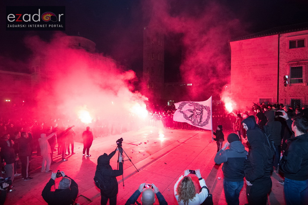 Okupljanje Tornada na Forumu i korteo do Krešinog doma Okupljanje Tornada na Forumu i korteo do Krešinog doma