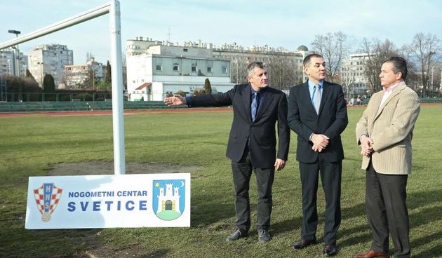 02.01.2014., Zagreb – Sportsko rekreacijski centar Svetice. Procelnik zagrebackog Gradskog ureda za obrazovanje Ivica Lovric i predsjednik HNS-a Davor Suker predstavili su dogovor Grada Zagreba i Hrvatskog nogometnog saveza o gradnji nogometnog centra. Da