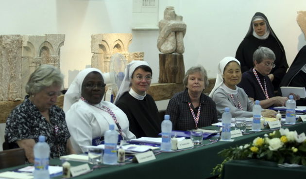 Zadar, 040909.

U Zadru se odrzava konferencija Madunarodne zajednice Benediktinki. Predstvanice 19 regija Benediktinki iz cijelog svijeta razmjenjuju iskustva. Danas imaju “radni dan”, a sutra posjecuju muski samostan benediktinaca na Pasmanu.

Foto: Vla