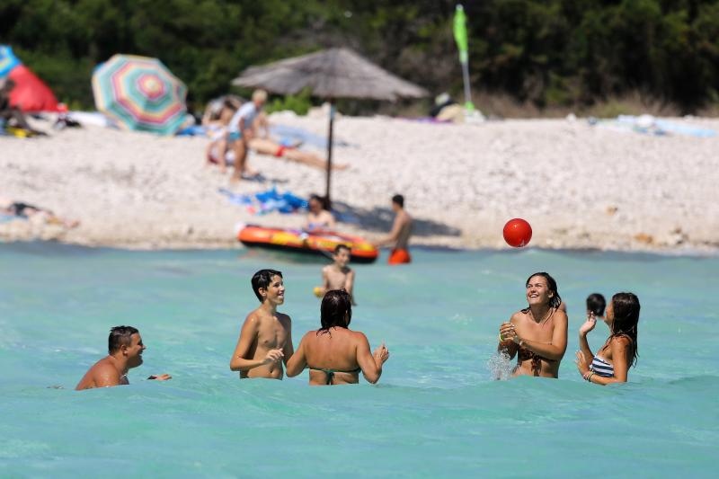 Ljetni dana na dugootočkoj plaži Sakarun, biseru Mediterana s prekrasnim tirkiznim morem, Foto: Filip Brala/PIXSELL Ljetni dana na dugootočkoj plaži Sakarun, biseru Mediterana s prekrasnim tirkiznim morem, Foto: Filip Brala/PIXSELL