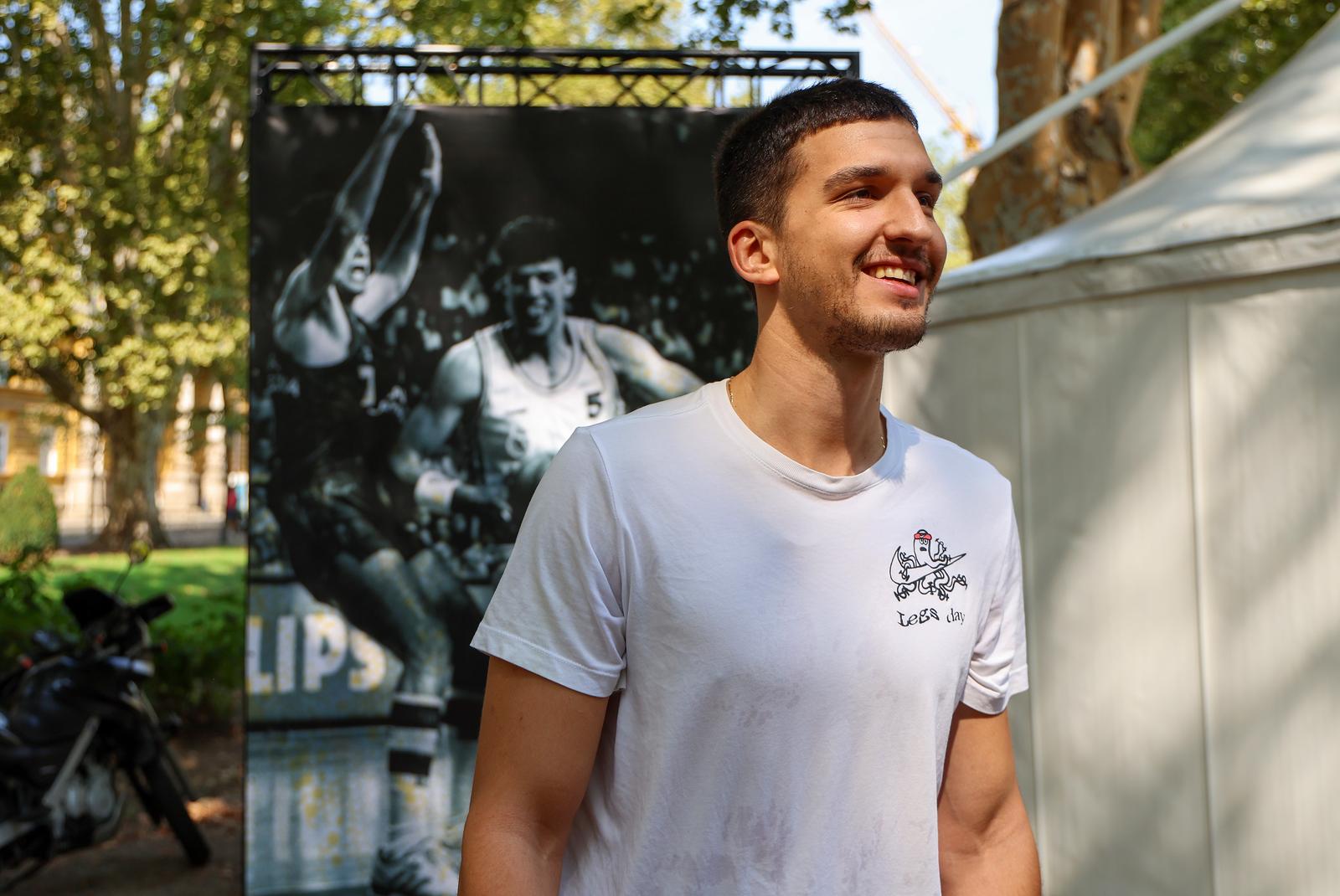 Druženje s košakašima povodom 60. rođendana Dražena Petrovića Druženje s košakašima povodom 60. rođendana Dražena Petrovića