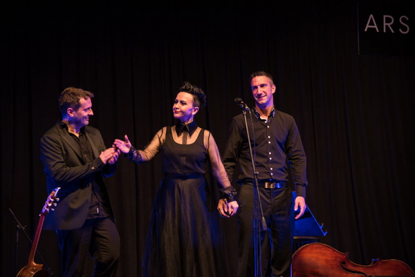 Veličanstvena Amira Medunjanin oduševila Zadrane u klubu Arsenal. Foto: Vinko Pešić Veličanstvena Amira Medunjanin oduševila Zadrane u klubu Arsenal. Foto: Vinko Pešić