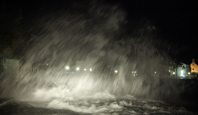 Kastel Stari, 311012.
 Tek sto nas je napustila ciklona Kjara koja je donijela zahladjenje i u vecini Hrvatske snijeg, nova ciklona Ladislav danas prema kraju dana je donijela olujno jugo koje ce tijekom noci jos jacati pa se ocekuju orkanski udari na otv