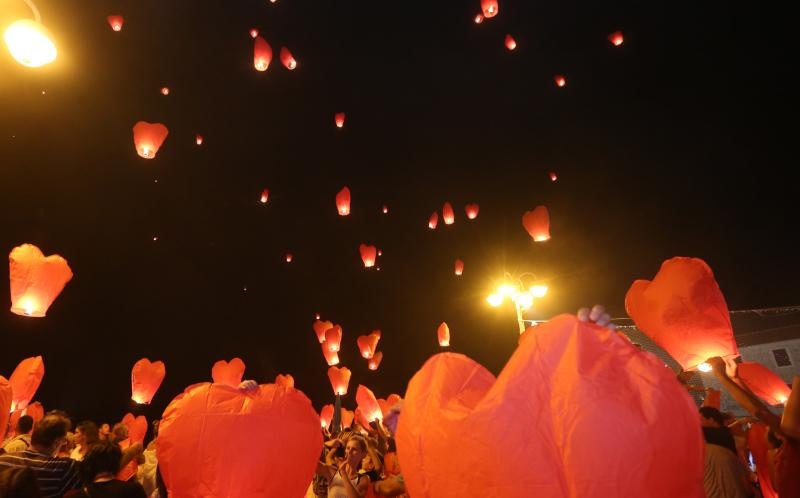 Vodice: Puštanjem lampiona obilježena 10. obljetnica Kornatske tragedije Vodice: Puštanjem lampiona obilježena 10. obljetnica Kornatske tragedije