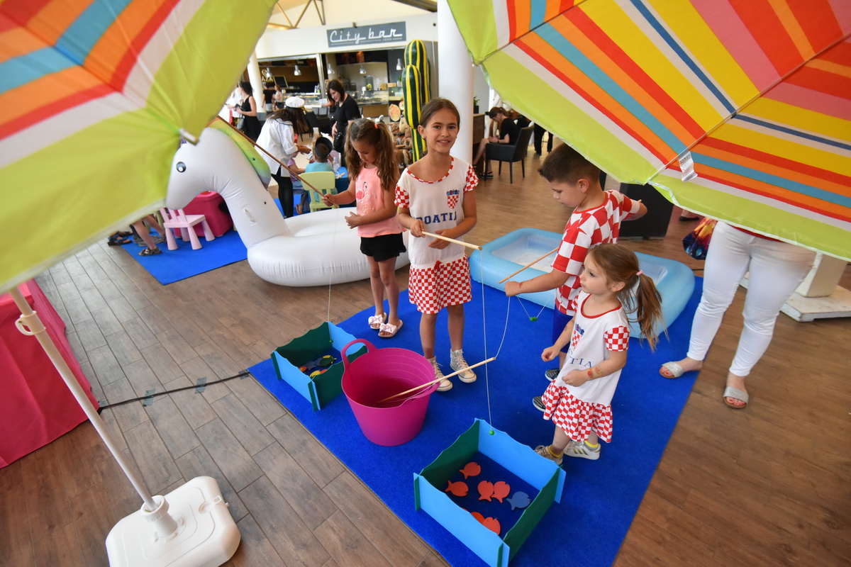 Supernova: Adio školo i dodjela ključeva dobitniku nagradne igre Supernova: Adio školo i dodjela ključeva dobitniku nagradne igre