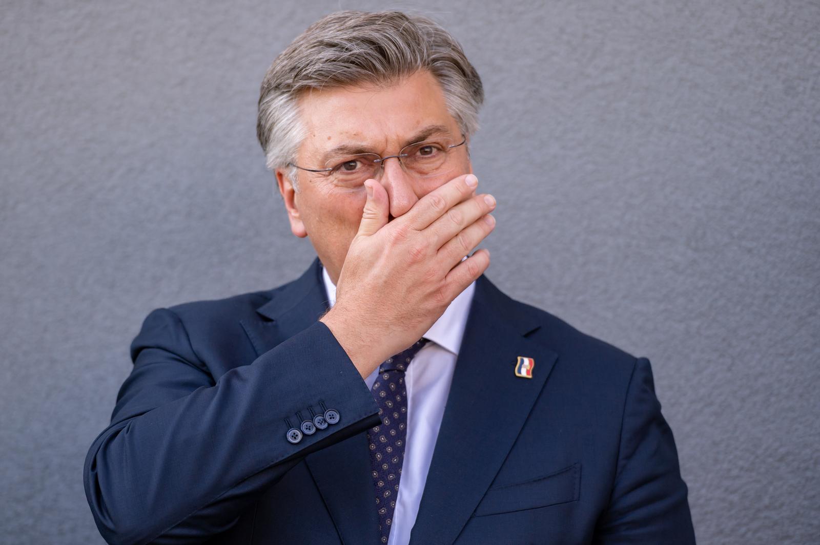 Premijer Plenković sudjelovao na svečanosti primopredaje ključeva POS-ovih stanova Premijer Plenković sudjelovao na svečanosti primopredaje ključeva POS-ovih stanova