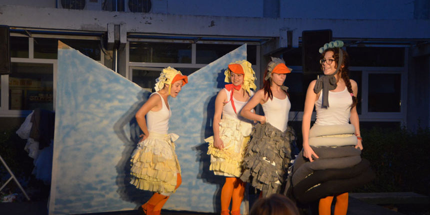 Ružno pače u izvedbi Dragon Teatra