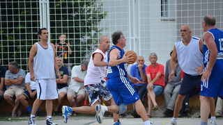 U povodu blagdana Kraljice Mira u Stanovima odigrana utakimica između veterana KK Zadar i Stanova, Foto: Iva Perinčić U povodu blagdana Kraljice Mira u Stanovima odigrana utakimica između veterana KK Zadar i Stanova, Foto: Iva Perinčić