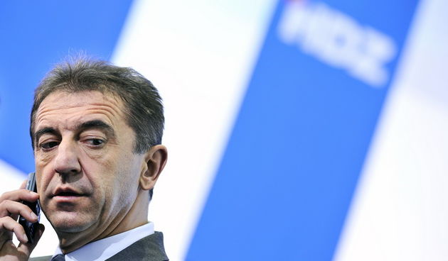 Zagreb, 041211.
Parlamentarni izbori 2011.
Pracenje izbornih rezultata u izbornom stozeru HDZ-a, u Hrvatskom drustvu likovnih umjetnika.
Na slici: Darko Milinovic.
Foto: Boris Kovacev / CROPIX