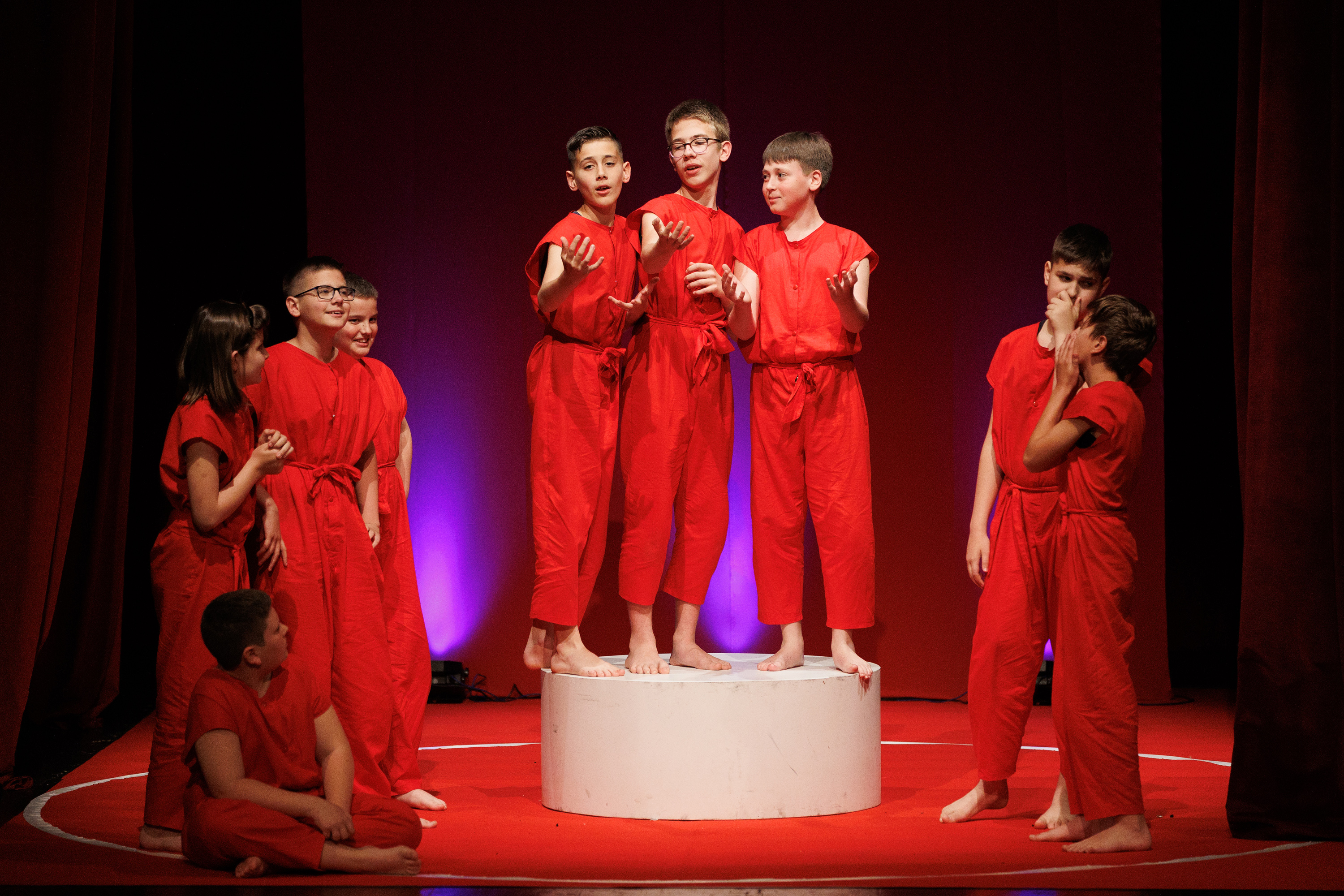 Igrajmo se: Zabranjeno mlađima od 15 strana A