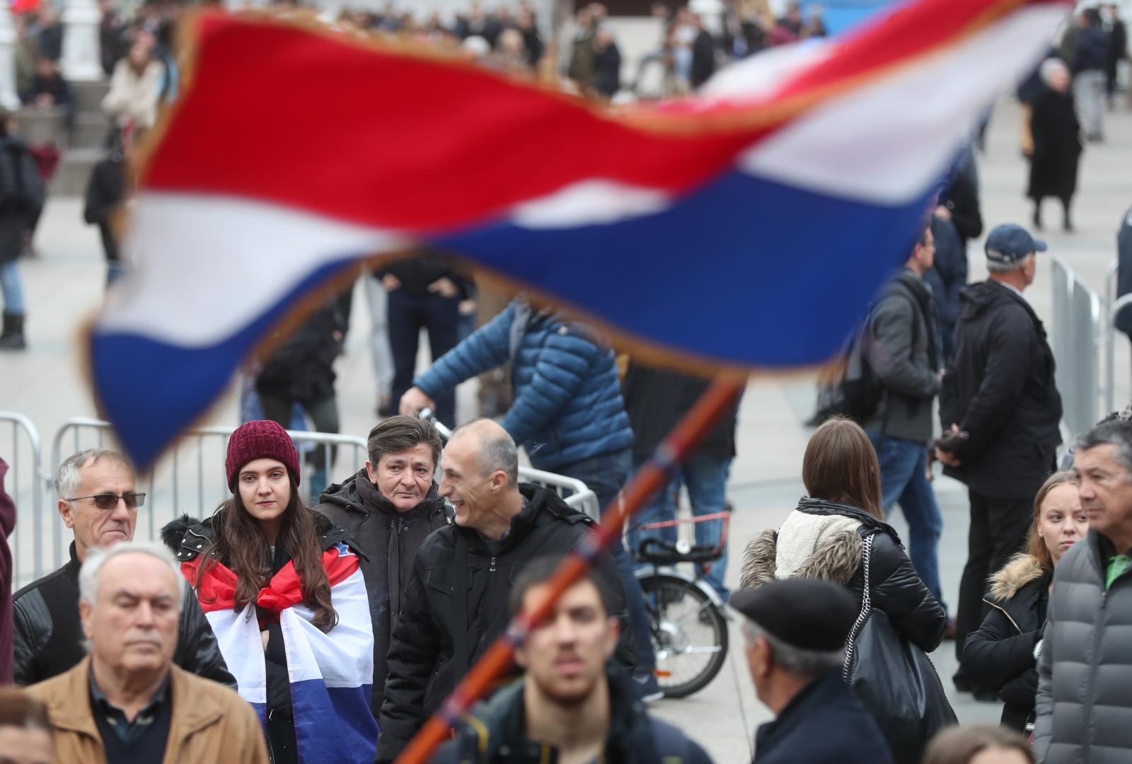 Navijači na Trgu bana Josipa jelačića čekaju Davis Cup reprezentativce