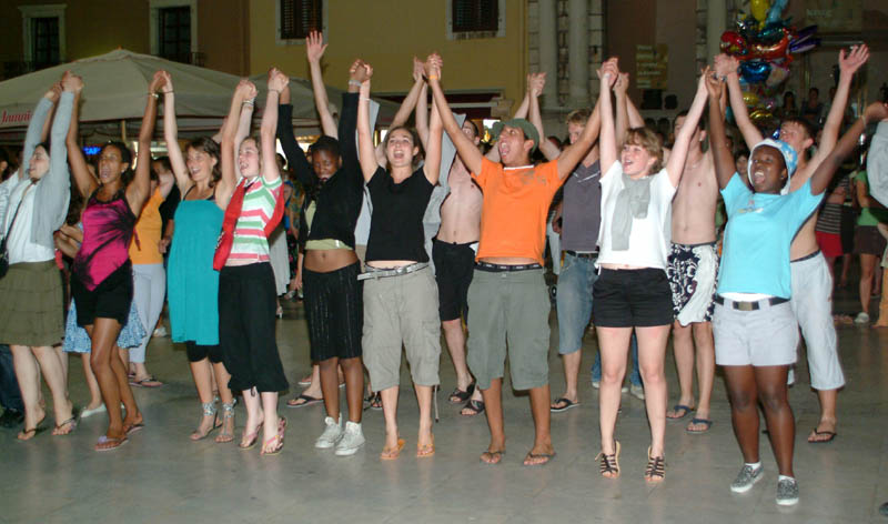 Pet Tambura na Narodnom trgu