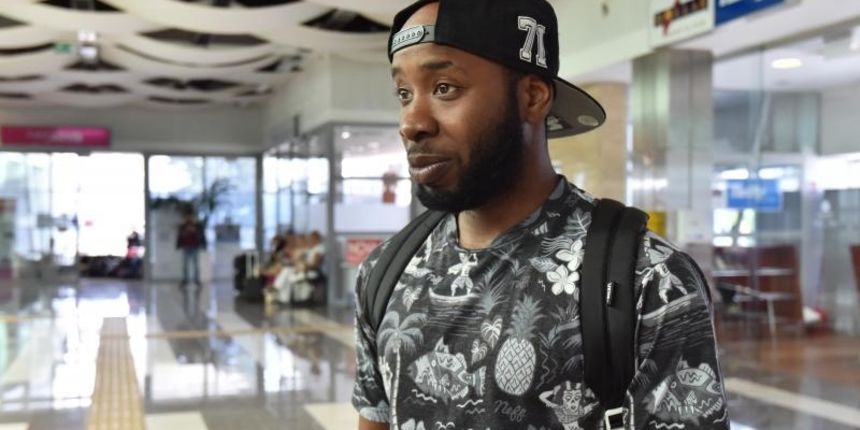 Britanski turist Leon Mitchell, o kojem su zadarski taskisti skrbili nakon što je prevaren i opljačkan ostao bez novca danas se vraća u London. Photo: Dino Stanin/PIXSELL Britanski turist Leon Mitchell, o kojem su zadarski taskisti skrbili nakon što je prevaren i opljačkan ostao bez novca danas se vraća u London. Photo: Dino Stanin/PIXSELL