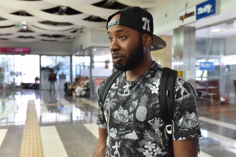 Britanski turist Leon Mitchell, o kojem su zadarski taskisti skrbili nakon što je prevaren i opljačkan ostao bez novca danas se vraća u London.  Photo: Dino Stanin/PIXSELL