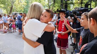 Druženje s košakašima povodom 60. rođendana Dražena Petrovića Druženje s košakašima povodom 60. rođendana Dražena Petrovića