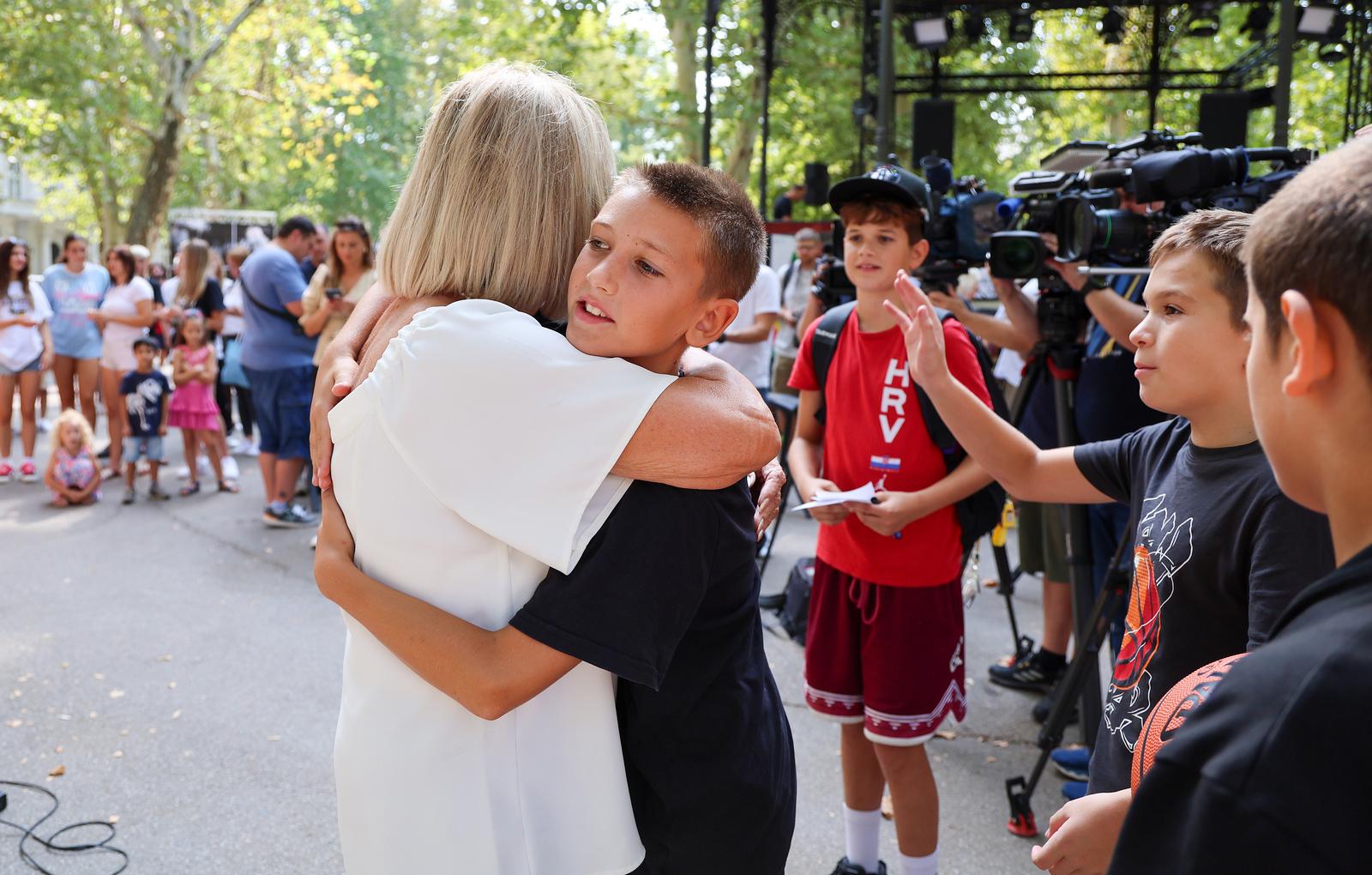 Druženje s košakašima povodom 60. rođendana Dražena Petrovića Druženje s košakašima povodom 60. rođendana Dražena Petrovića