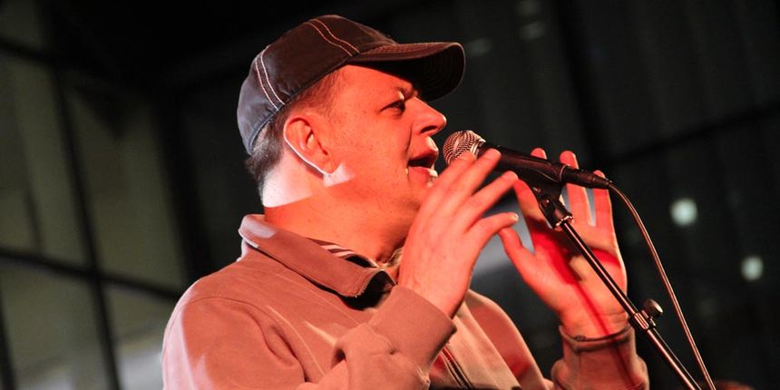 Unatoč kiši i slabom odazivu publike, Marijan Ban i njegovi Diktatori Zadranima su priredili odličan koncert povodom 5. rođendana centra City Galleria. foto: Iva Perinčić Unatoč kiši i slabom odazivu publike, Marijan Ban i njegovi Diktatori Zadranima su priredili odličan koncert povodom 5. rođendana centra City Galleria. foto: Iva Perinčić