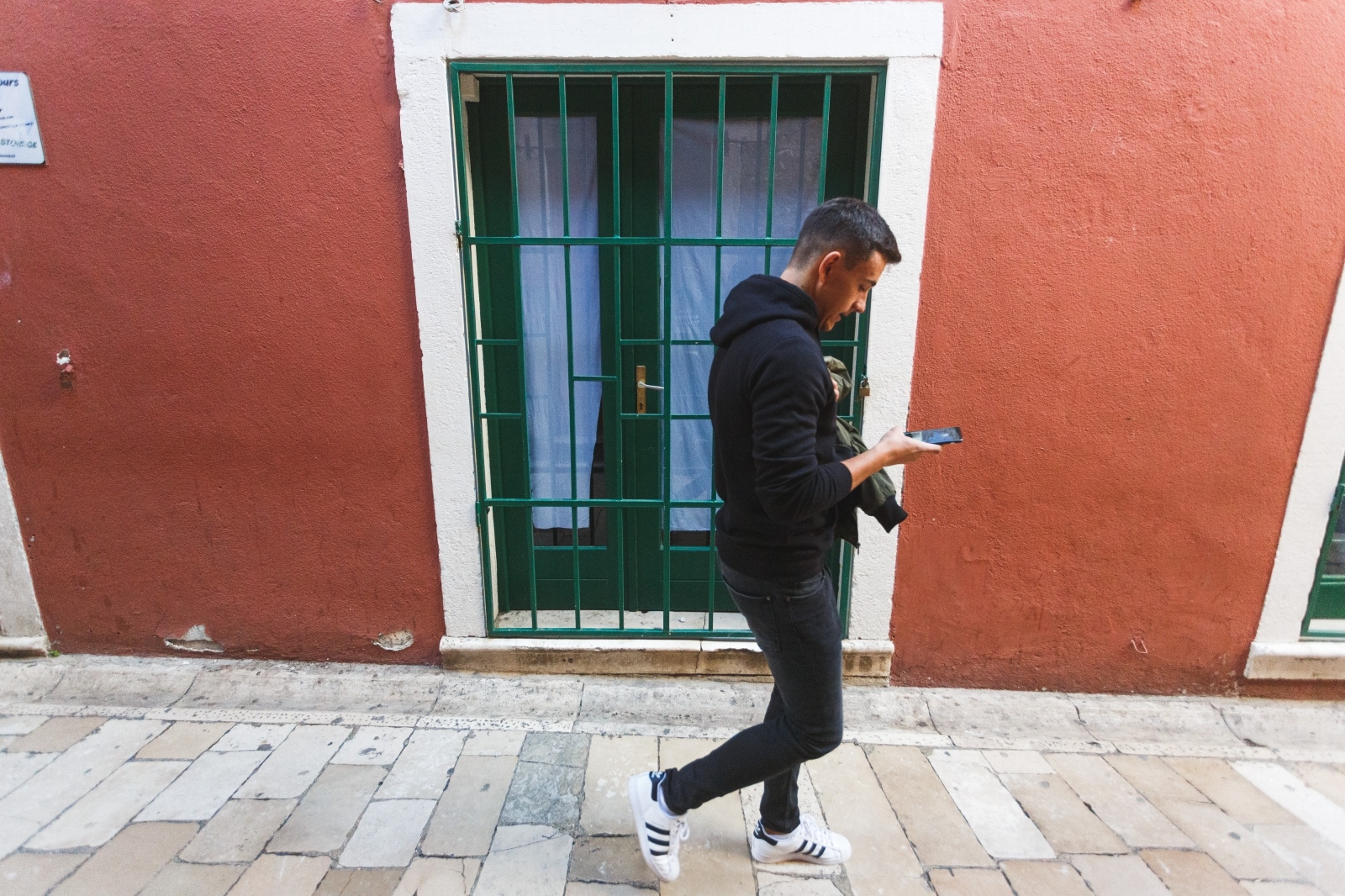 Zatvorene butige i poluprazan zadarski Poluotok Zatvorene butige i poluprazan zadarski Poluotok