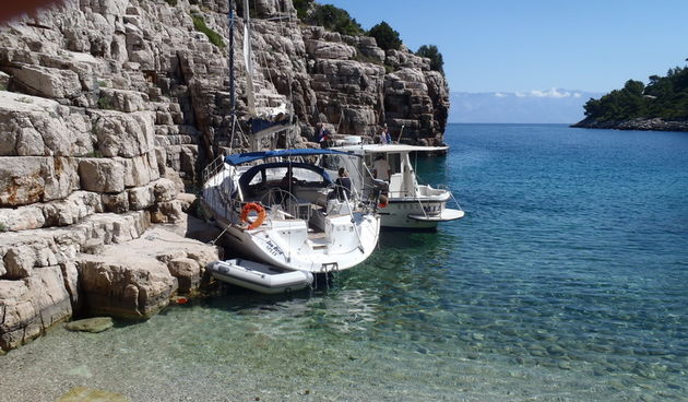 Jahta Seabird nasukala se kod Hvara