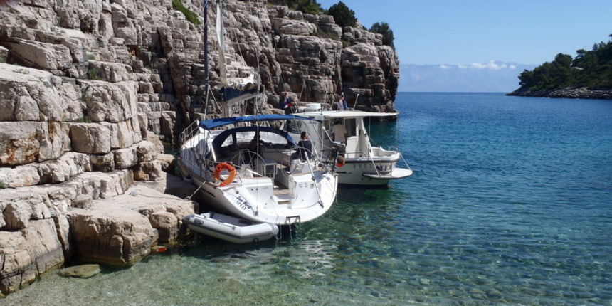 Jahta Seabird nasukala se kod Hvara