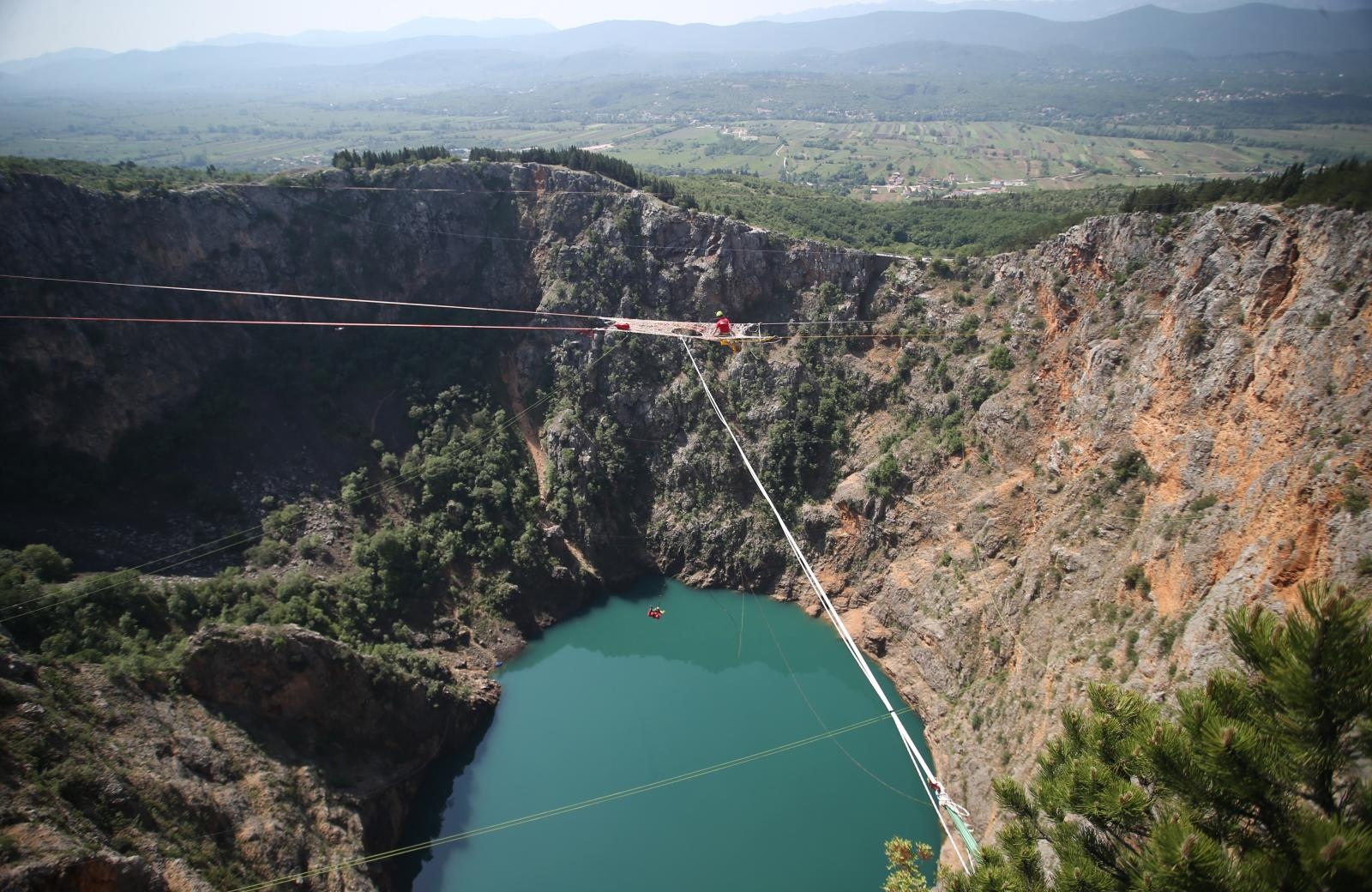 Rap jumping, Crveno jezero