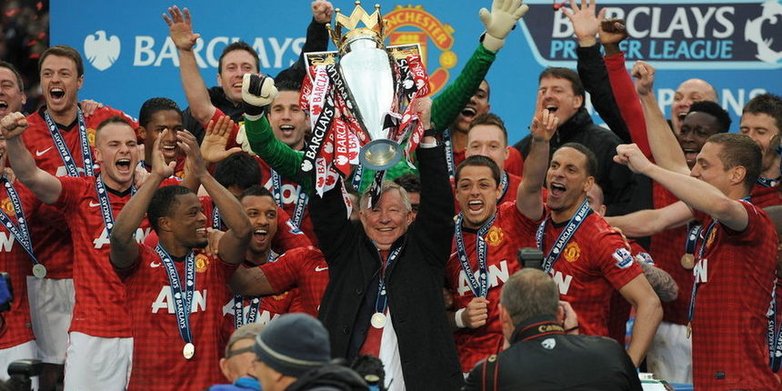 Alex Ferguson proslavlja odlazak s osvojenim trofejom, foto: mundodeportivo.com